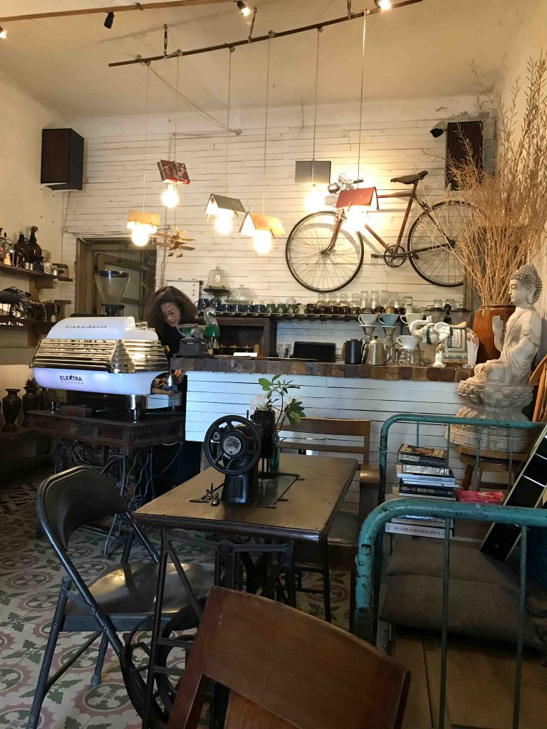 A false digital nomad in Vietnam - BicycleUp Cafe in Dalat city