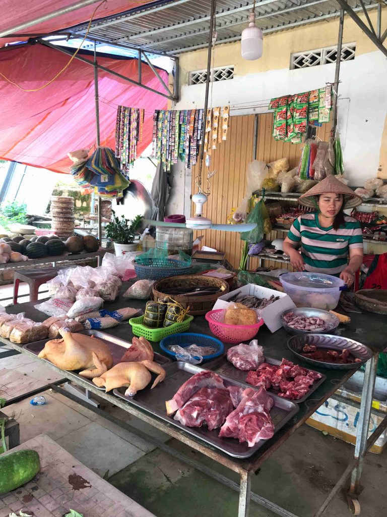 A false digital nomad in Vietnam - Local market