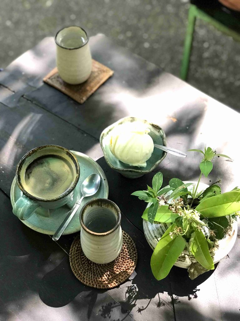Family Trip in Northern Thailand -Handmade coconut ice-cream with coffee